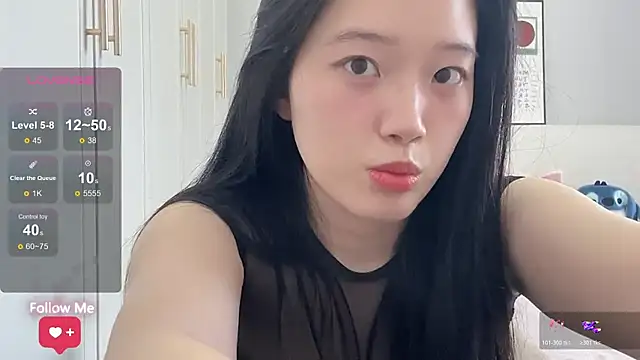 Snapshot of rose-u chatting on 04.19.26 rose-u online show from 04.19.26