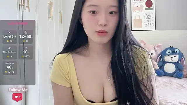 Snapshot of rose-u chatting on 04.25.26 rose-u online show from 04.25.26