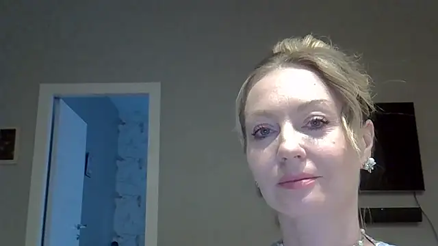 Snapshot of ZarinaSwift chatting on 04.26.26 ZarinaSwift online show from 04.26.26