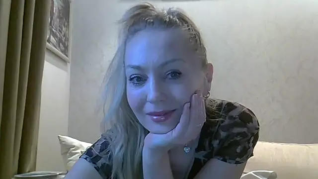 Snapshot of ZarinaSwift chatting on 04.30.26 ZarinaSwift online show from 04.30.26