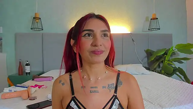 Snapshot of LiaVelez chatting on 02.15.25 LiaVelez online show from 02.15.25