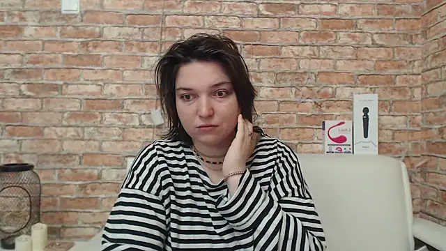 Amelia Kiss  online show from 10.23.25