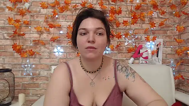 Amelia Kiss  online show from 11.26.25