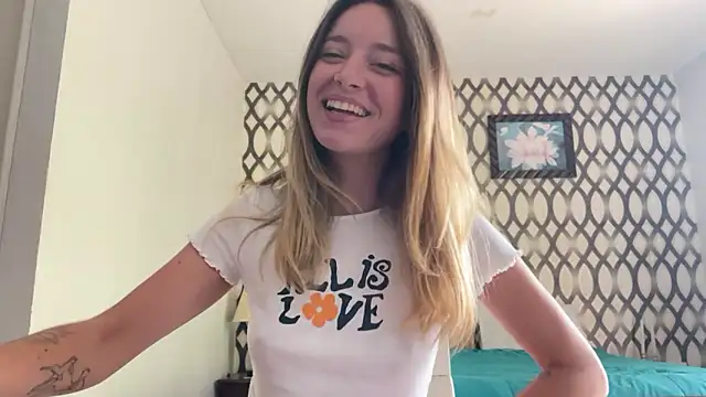 SirenaBelle online show from 02.15.25