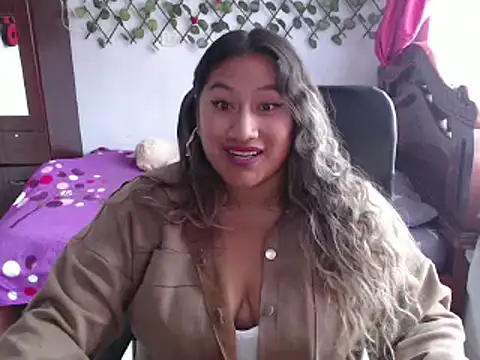 EmilyLove1014 online show from 12.10.24