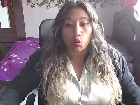 EmilyLove1014 online show from 12.11.24