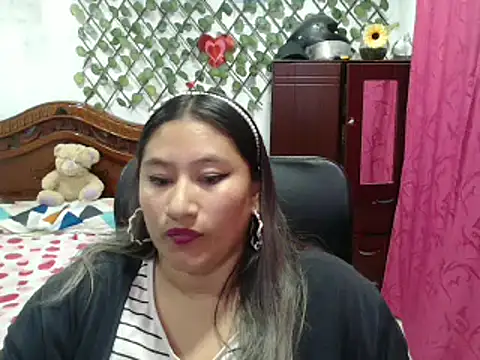 EmilyLove1014 online show from 12.31.24