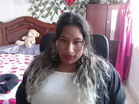 EmilyLove1014 online show from 01.04.25