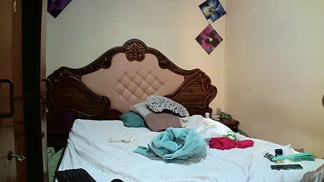 Snapshot of HOTBIGMELONSxx chatting on 12.03.25 HOTBIGMELONSxx online show from 12.03.25