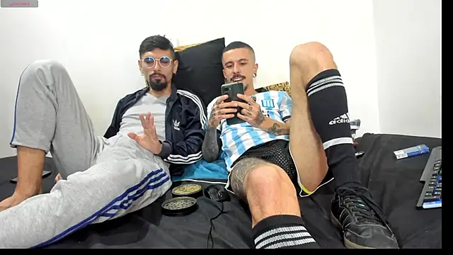 Snapshot of Aaron_BigDickxxx chatting on 04.28.26 Aaron BigDickxxx online show from 04.28.26