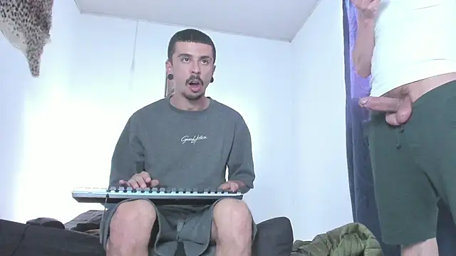 Snapshot of Aaron_BigDickxxx chatting on 05.20.26 Aaron BigDickxxx online show from 05.20.26