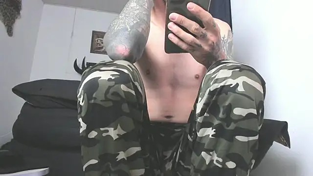 Snapshot of Aaron_BigDickxxx chatting on 05.27.26 Aaron BigDickxxx online show from 05.27.26