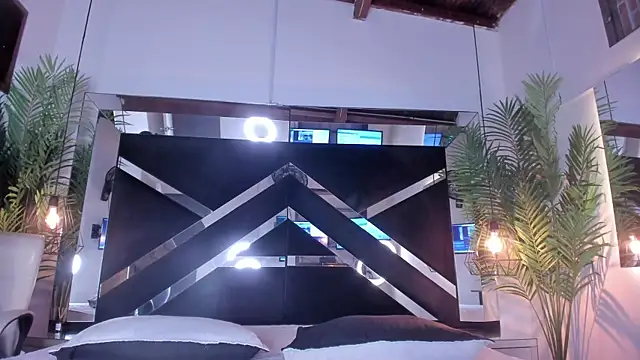 emily-fox online show from 10.11.25