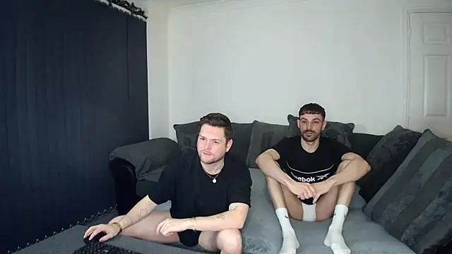 Snapshot of twotwinkhusbandss chatting on 12.10.24 twotwinkhusbandss online show from 12.10.24