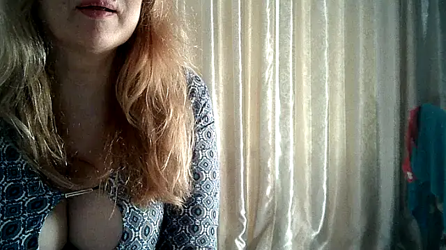 Snapshot of Aline_LoveFlowers chatting on 02.07.25 Aline LoveFlowers online show from 02.07.25