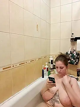 Sakura Green online show from 12.18.24