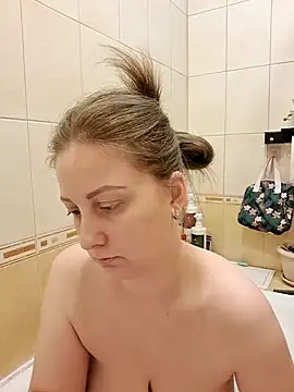 Sakura Green online show from 01.19.25