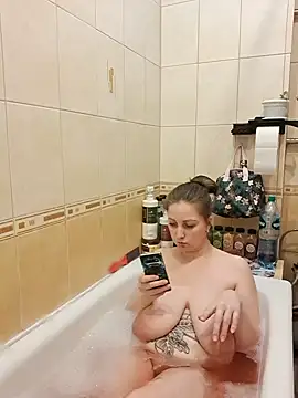 Sakura Green online show from 02.08.25