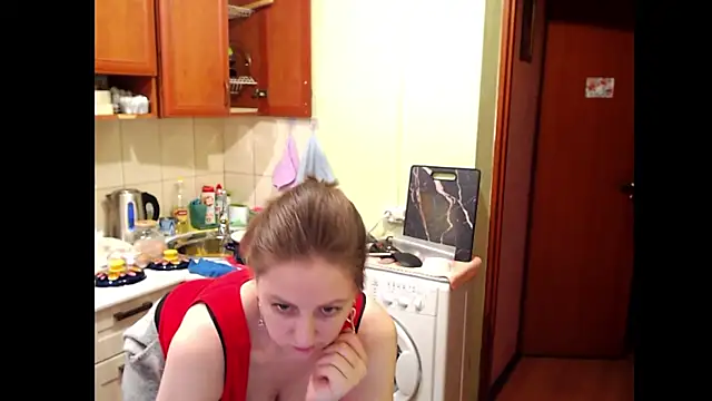 Sakura Green online show from 03.12.25