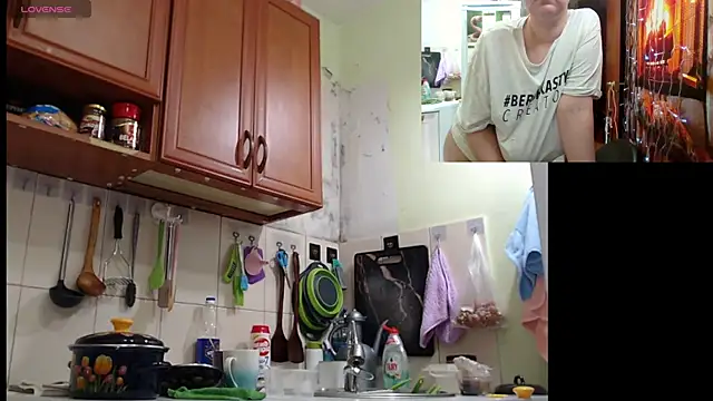 Sakura Green online show from 09.28.25