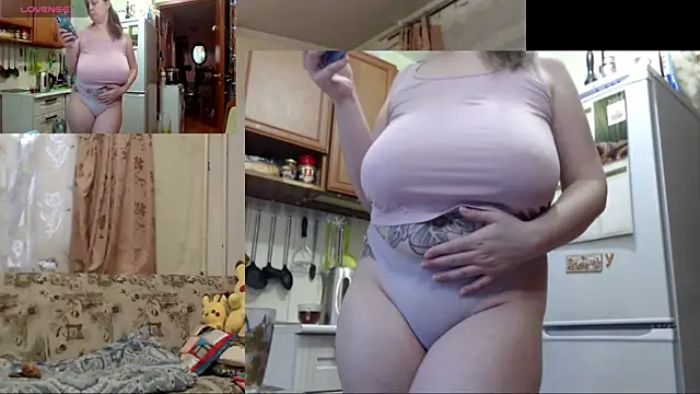 Sakura Green online show from 10.12.25