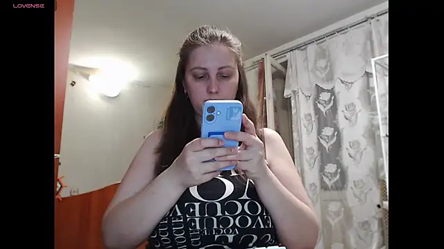 Sakura Green online show from 12.02.25