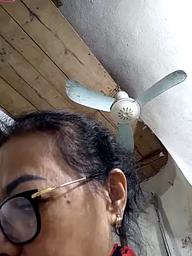 Hotestlove online show from 11.21.25