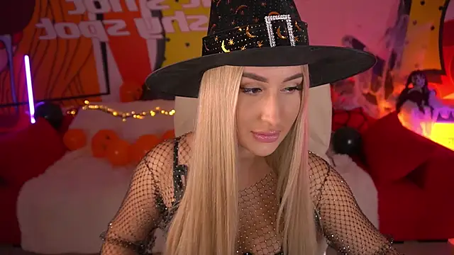 LiaBrazzerr online show from 10.31.25