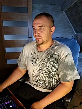 Snapshot of Foxyshaved chatting on 06.14.26 Foxyshaved online show from 06.14.26