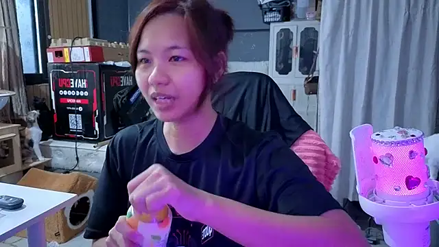 Snapshot of Kana_G chatting on 04.30.26 Kana G online show from 04.30.26