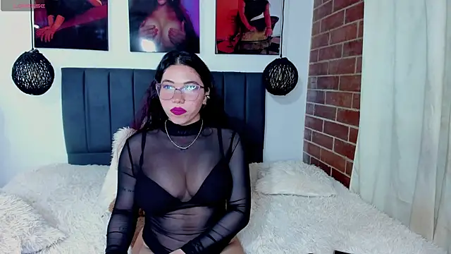 Snapshot of kyliejenner_hot chatting on 06.04.26 kyliejenner hot online show from 06.04.26