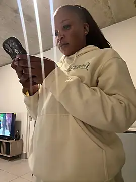 Snapshot of slimcateee chatting on 04.18.26 slimcateee online show from 04.18.26