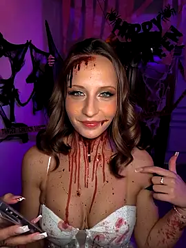 Snapshot of emma4xxx chatting on 10.28.25 emma4xxx online show from 10.28.25