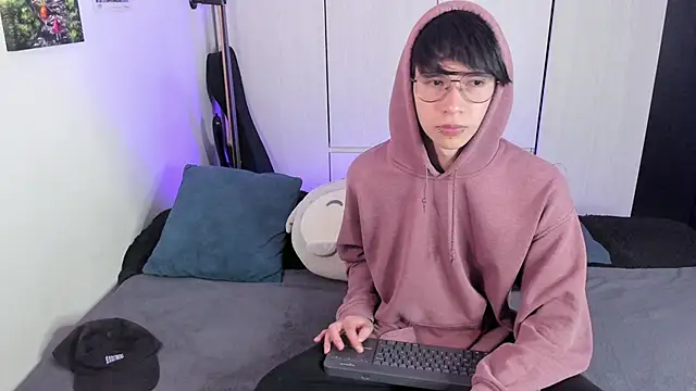 Aventure Twinks online show from 12.16.24