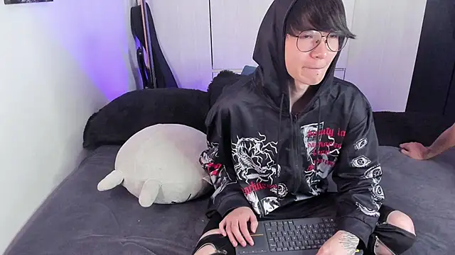 Aventure Twinks online show from 12.24.24