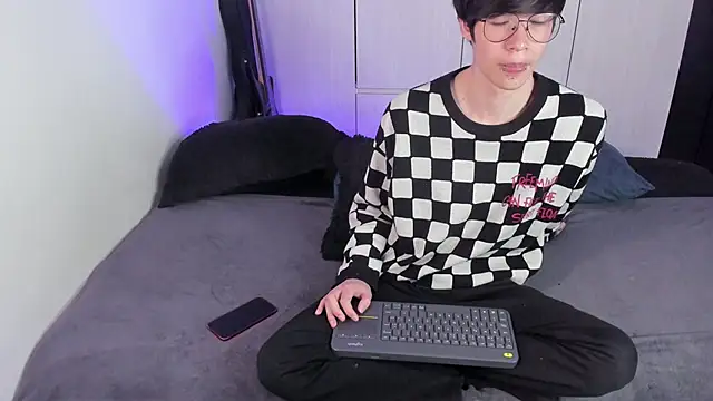 Aventure Twinks online show from 01.28.25