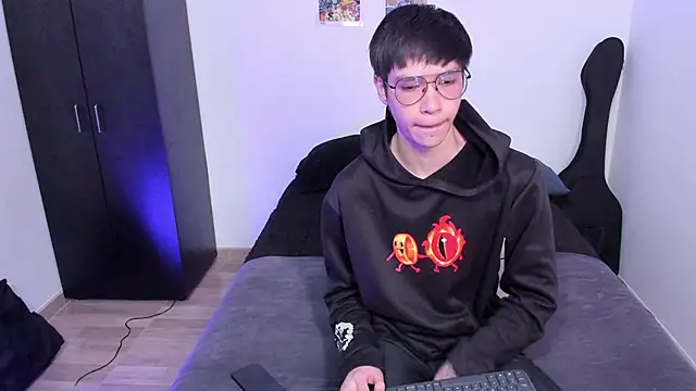 Aventure Twinks online show from 02.25.25