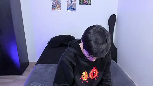 Aventure Twinks online show from 02.26.25