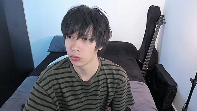 Snapshot of Aventure_Twinks chatting on 05.17.26 Aventure Twinks online show from 05.17.26