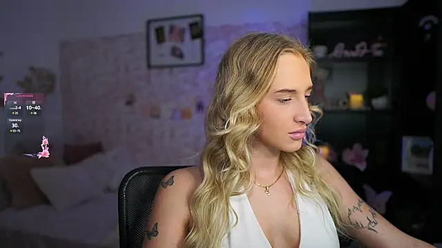 Nicolette  Shea  online show from 03.21.25