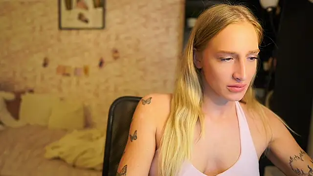 Nicolette  Shea  online show from 12.01.25