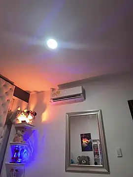 ZarahEvans online show from 02.13.25