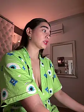 ZarahEvans online show from 02.15.25