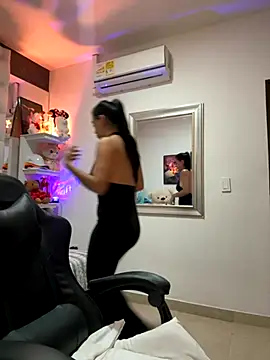 ZarahEvans online show from 10.13.25