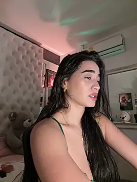 ZarahEvans online show from 12.18.25