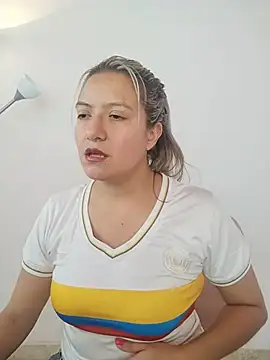 Snapshot of valeriahunter1 chatting on 06.23.26 valeriahunter1 online show from 06.23.26