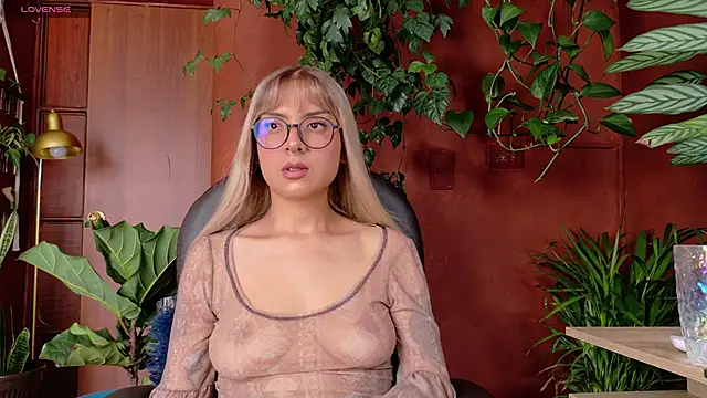 Snapshot of Yeriawaddell_ chatting on 05.19.26 Yeriawaddell online show from 05.19.26