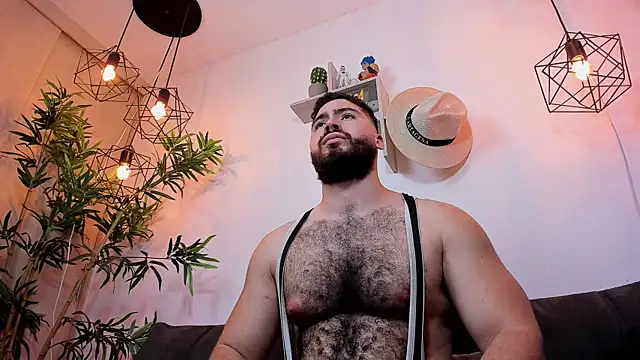 Snapshot of SebastianVilla_ chatting on 07.17.26 SebastianVilla online show from 07.17.26