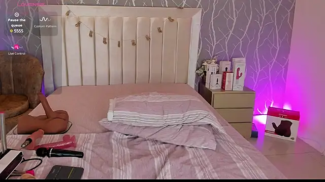 Snapshot of sofiacleyton1 chatting on 03.15.25 sofiacleyton1 online show from 03.15.25