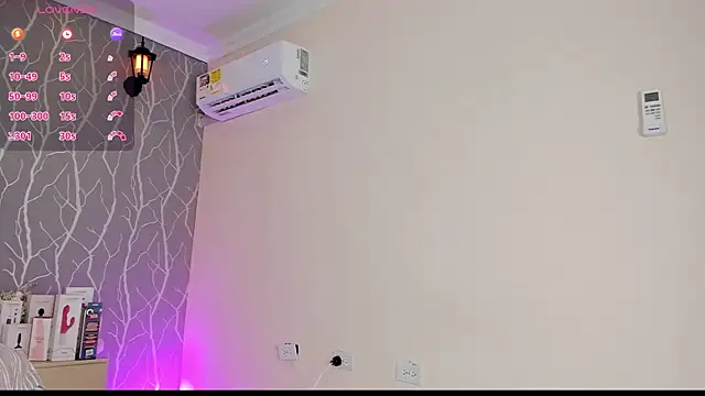 Snapshot of sofiacleyton1 chatting on 03.21.25 sofiacleyton1 online show from 03.21.25